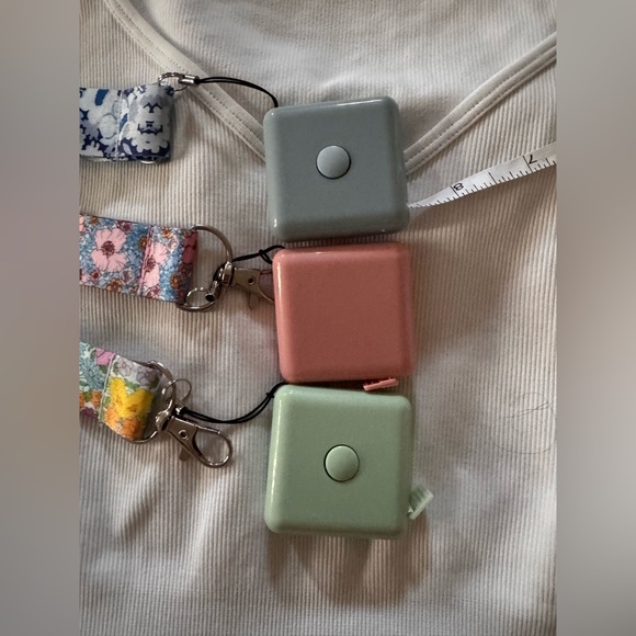 Measuring Tapes on a Landyard - Picture 2 of 6